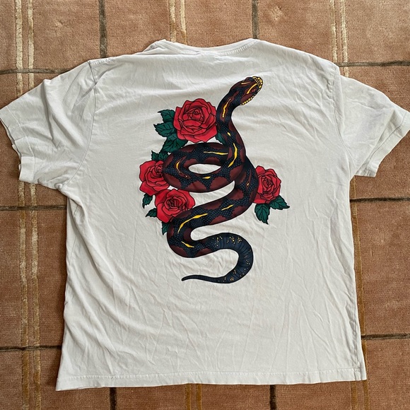 Rose/Snake H&M Men’s T-shirt - Picture 2 of 3